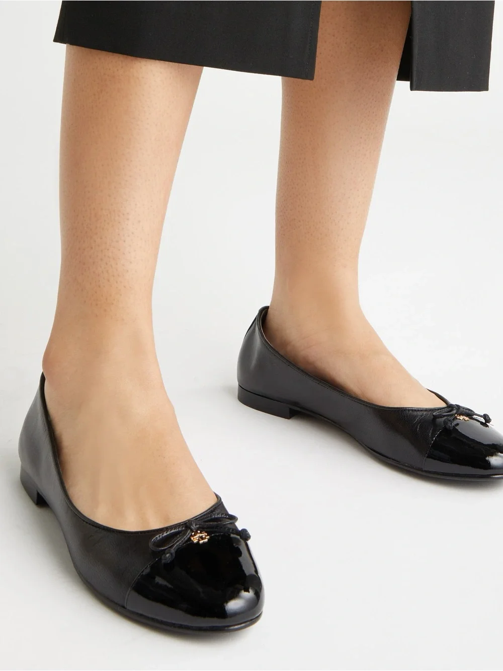 Tory BurchCap Toe Bow Gold Logo Ballet Flats Womens Sz 10 M Perfect Black $275